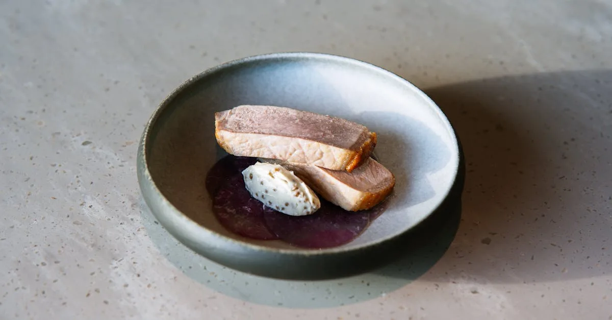 découvrez nos délicieuses aiguillettes de canard, parfaites en accompagnement pour sublimer vos plats avec une touche gourmande et raffinée.
