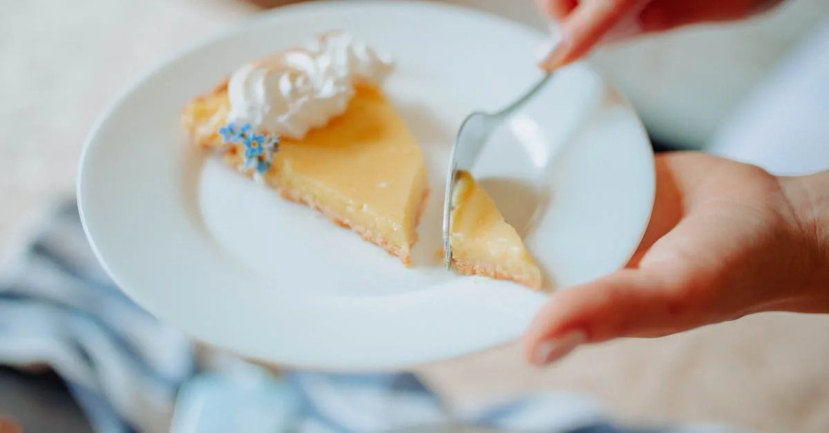 découvrez notre délicieuse tarte au citron meringuée, un dessert parfait alliant acidité du citron et douceur de la meringue légère.