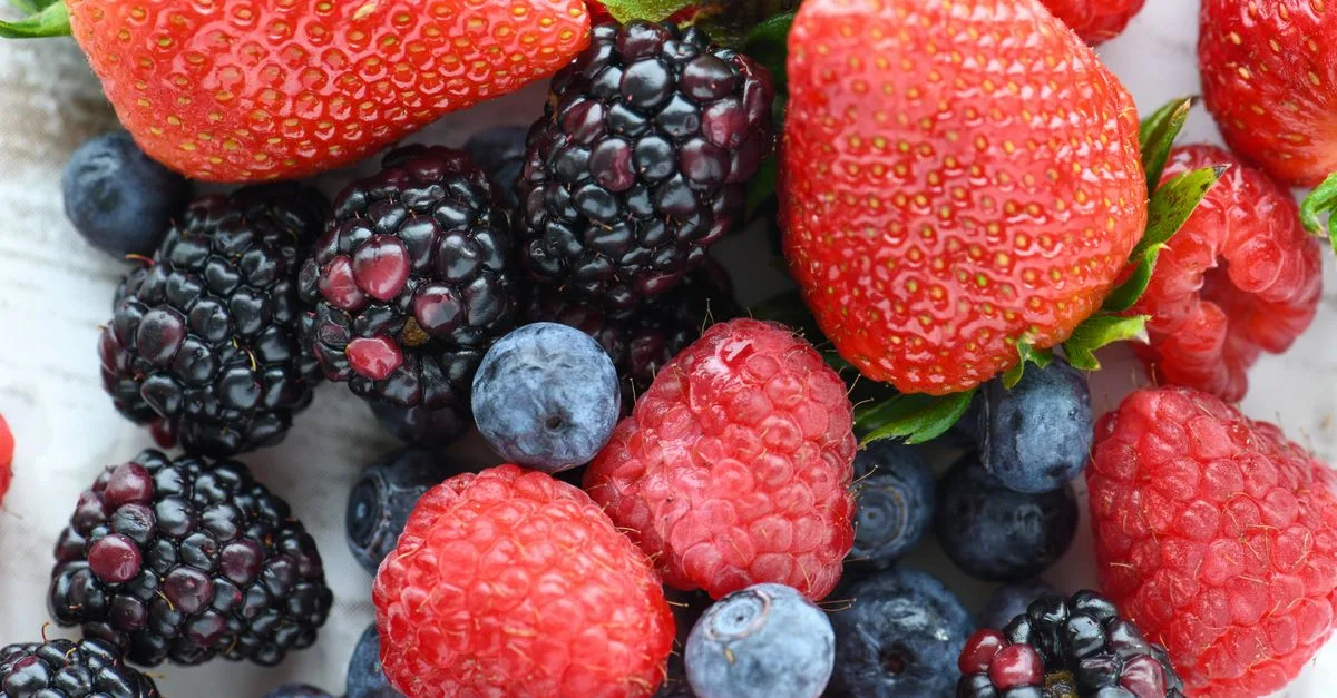 découvrez une liste de fruits dont le nom commence par la lettre b, accompagnée de leurs bienfaits et utilisations.
