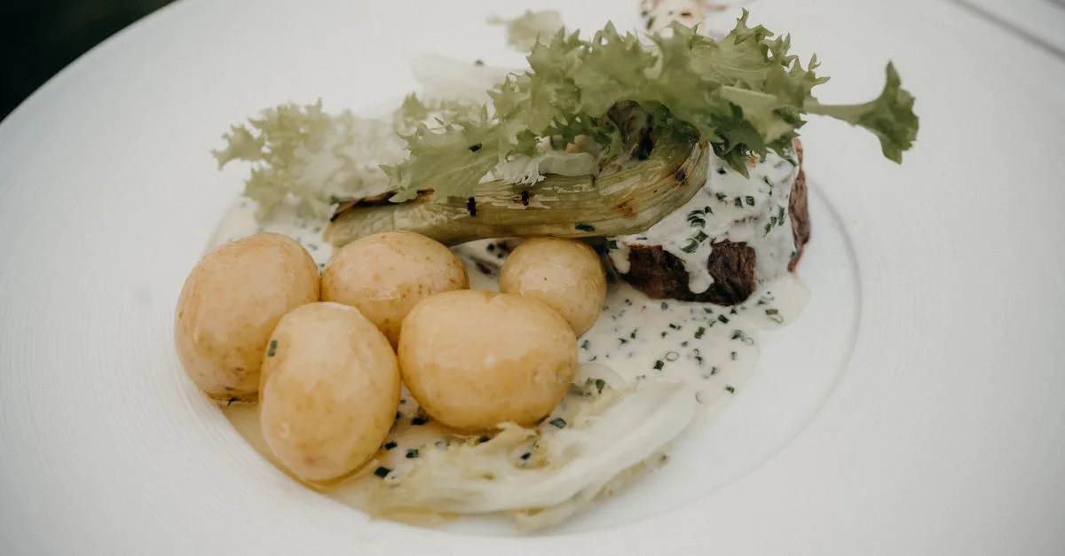 découvrez la gastronomie normande, un voyage culinaire riche en saveurs avec ses produits du terroir, fromages, cidres et recettes traditionnelles.