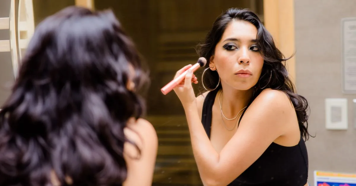 découvrez nos astuces beauté pour révéler l'éclat naturel de votre peau et sublimer votre look au quotidien.