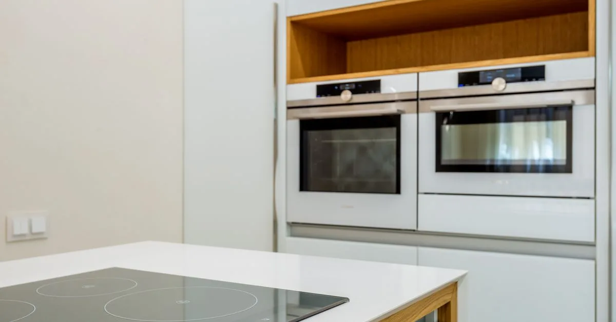 découvrez les différences entre les plaques de cuisson à induction et les plaques vitrocéramiques pour choisir la meilleure option adaptée à vos besoins culinaires.